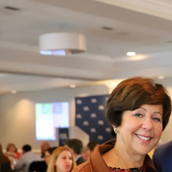 Meet your Posher, Janet - Picture 1 of 1